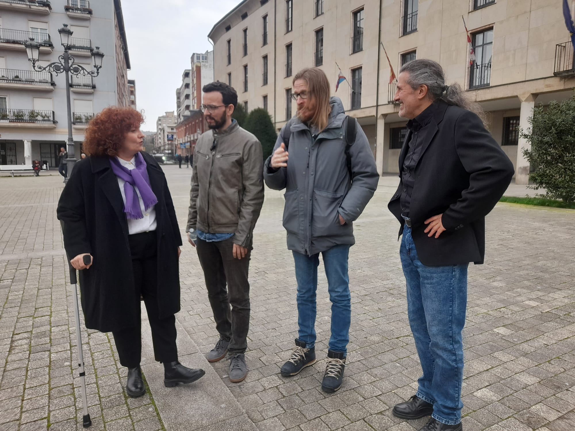 Candidatos de Podemos con la portavoz en Ponferrada. | MAR IGLESIAS