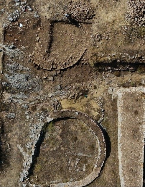 Imagen En las fotografías, restos arqueológicos hallados en la Peña del Castro tras las últimas excavaciones (2)