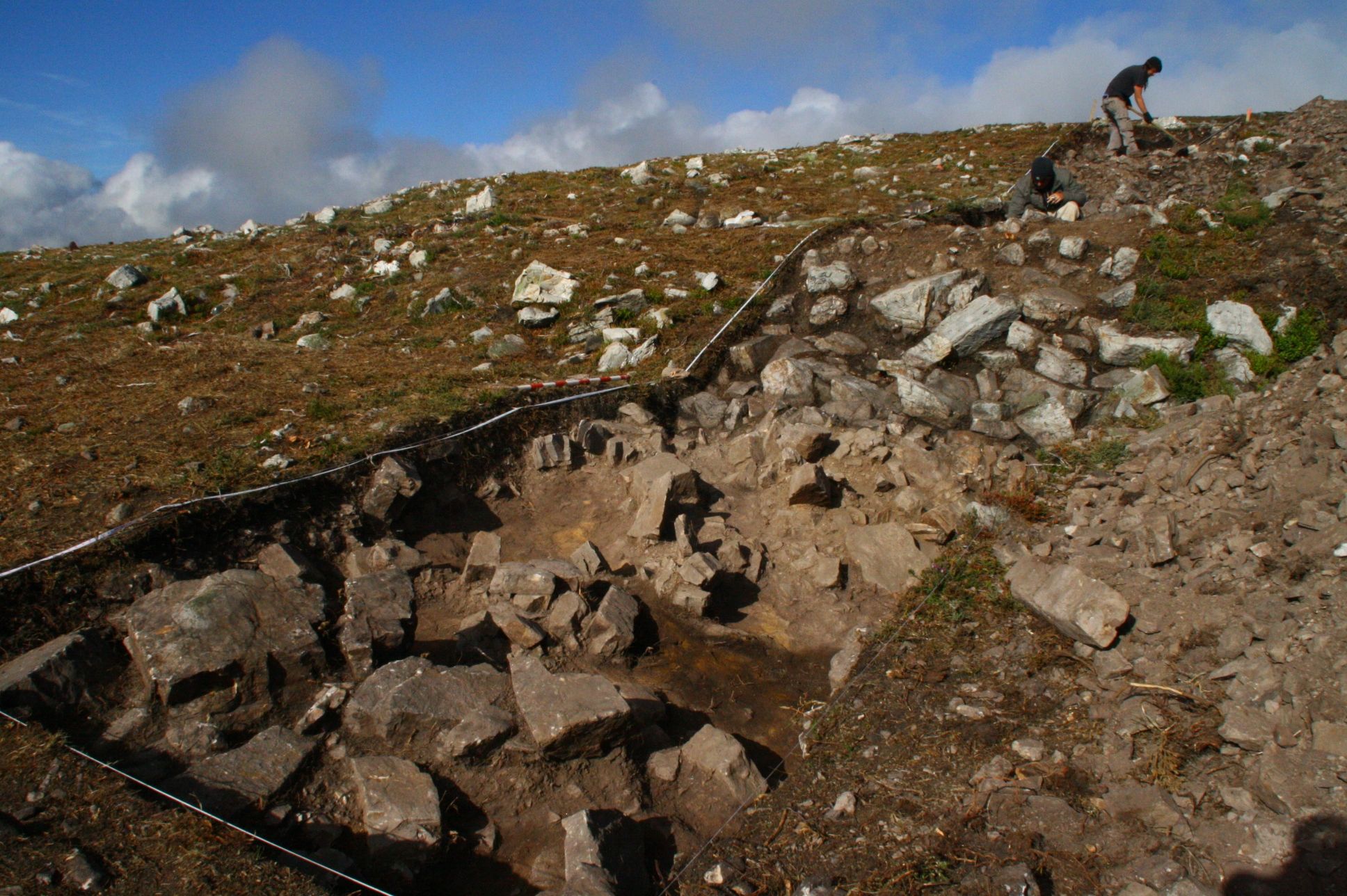 Excavación del perímetro defensivo occidental. | EMH