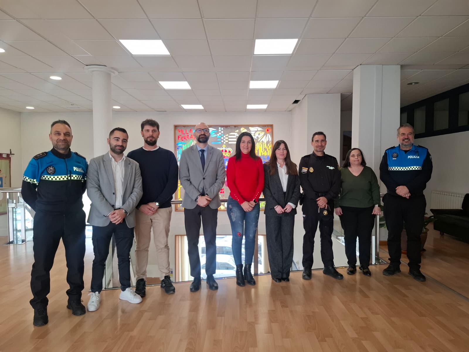 Foto de familia del a reunión celebrada en el consistorio del alfoz.