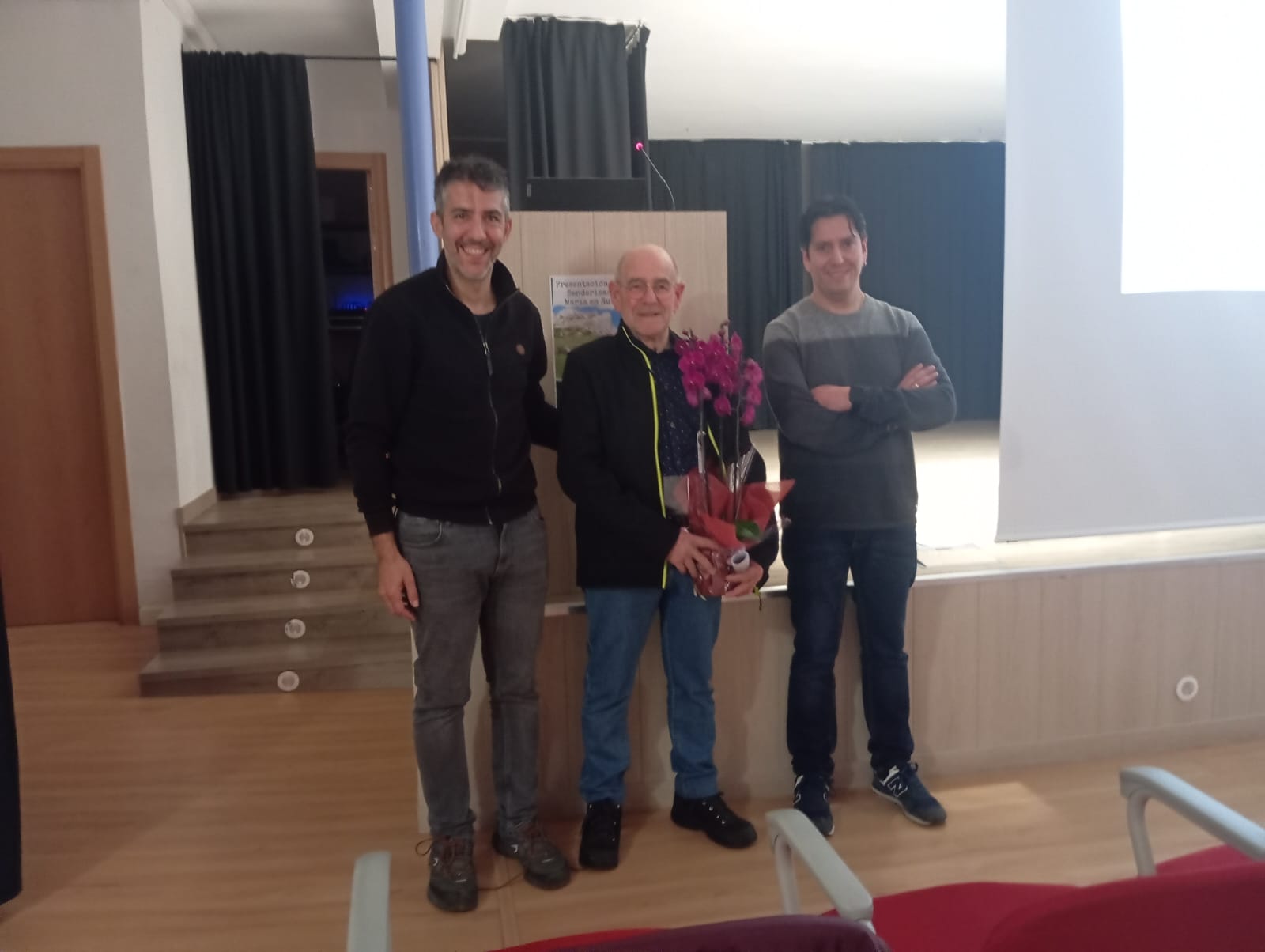 En el centro, Nicolás Riesco Villaestrigo durante el reconocimiento.