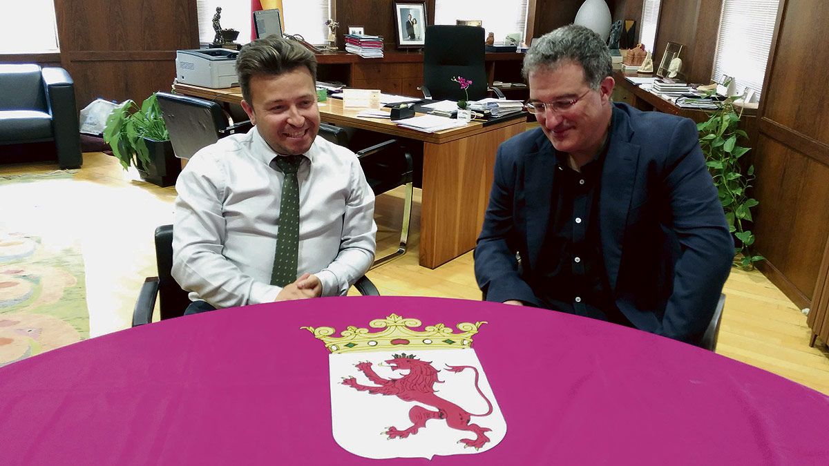 De izquierda a derecha, el teniente de alcalde y el regidor astorgano. | P.F.