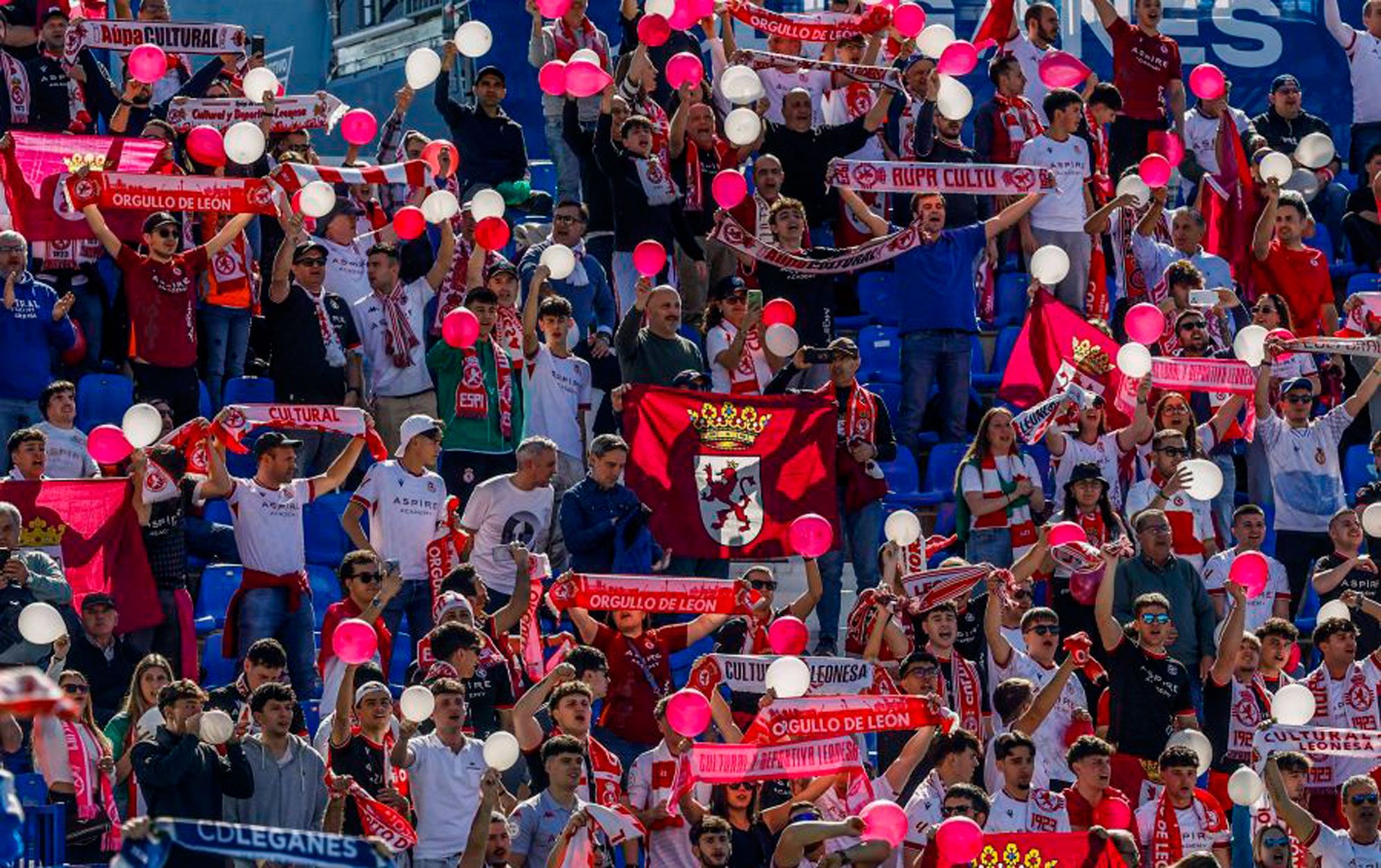 Imagen de la afición de la Cultural en las gradas de Leganés. | LALIGA