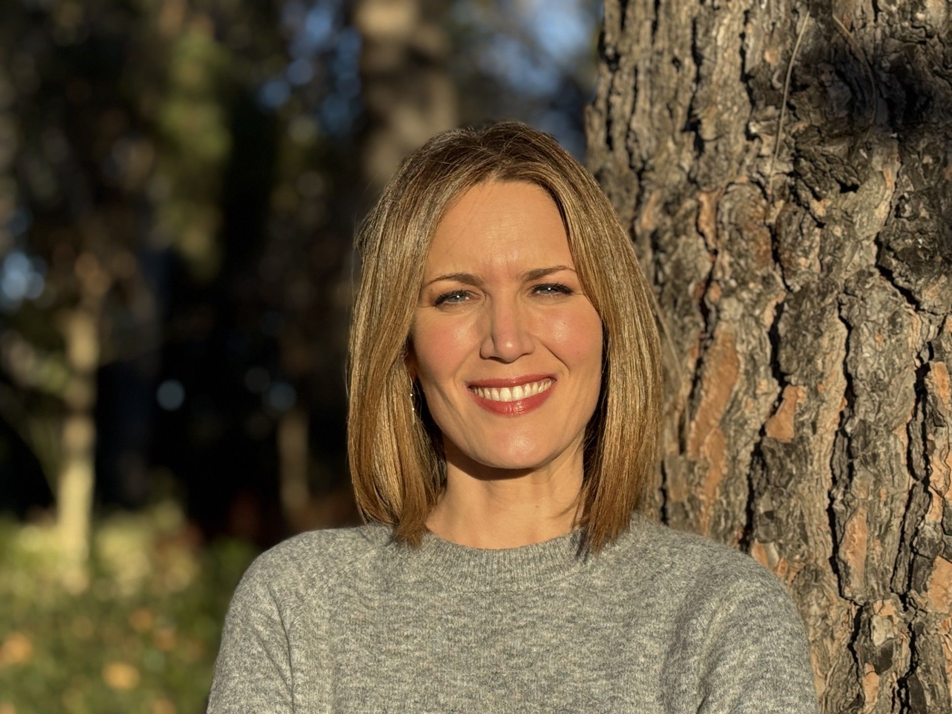 La periodista Silvia Intxaurrondo llega por primera vez a las librerías con su debut literario, ‘Solas en el silencio’. | CEDIDA