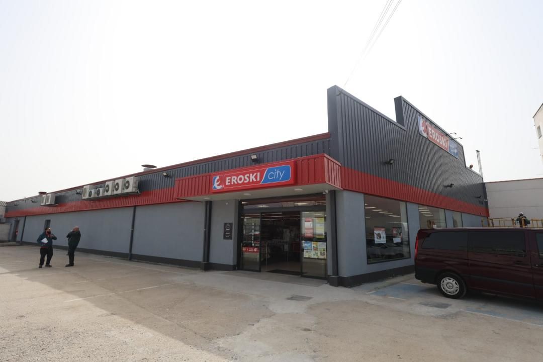 El supermercado inclusivo de Vegalsa-Eroski y Soltra Group en Carrizo duplica su tamaño. | FERNANDO OTERO