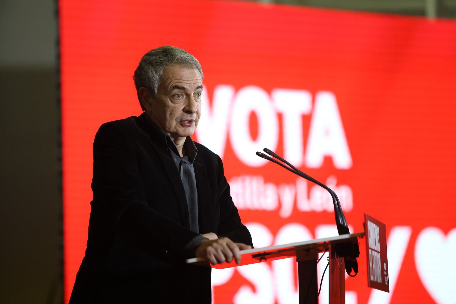 José Luis González Zapatero , durante el acto del PSOE en León | FERNANDO OTERO 