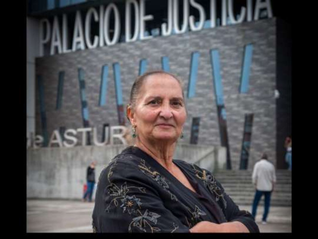 28.11.23 present libro lagrimas de una gitana imagen (1)