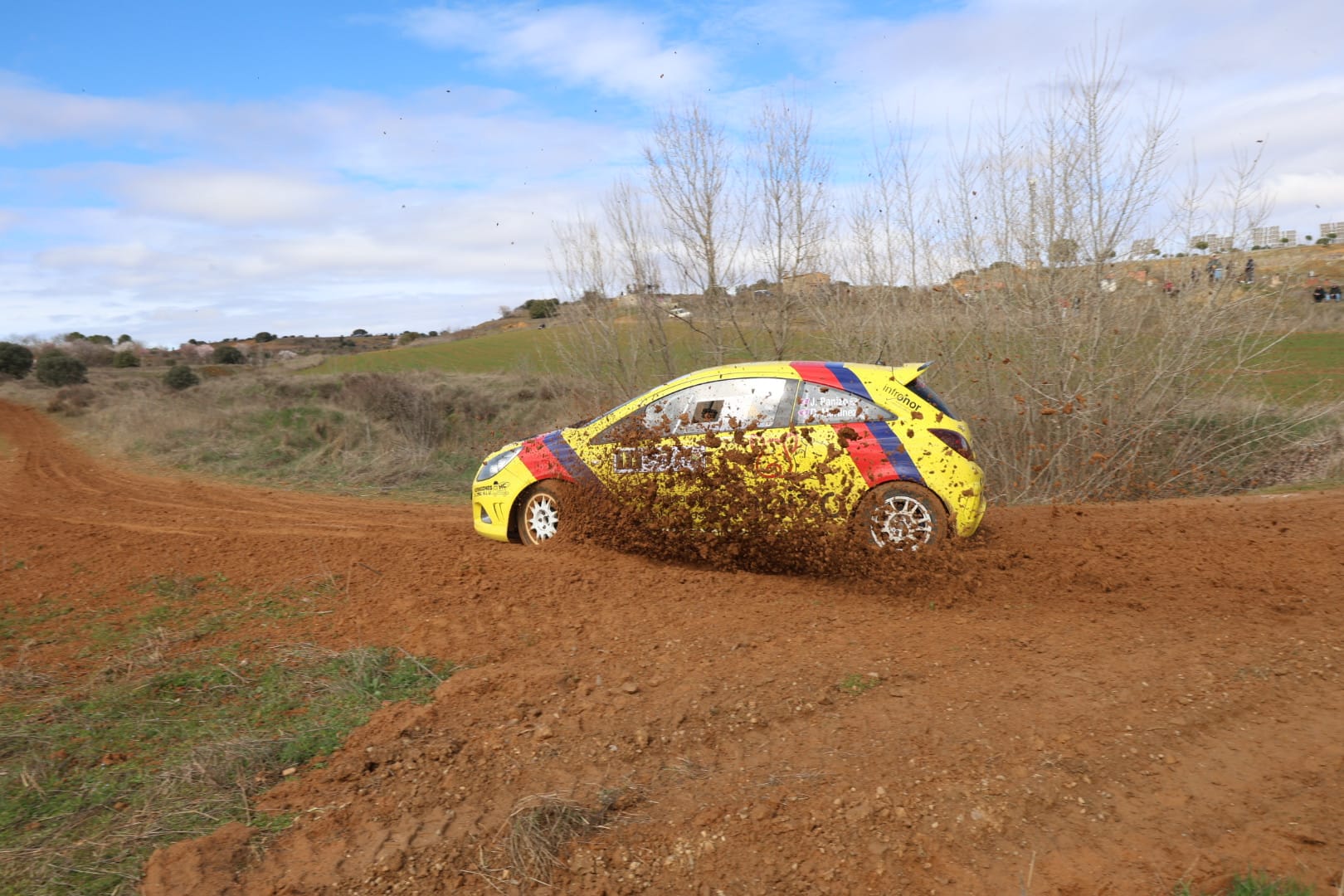 Diferentes momentos de la primera edición del Rallysprint de Villaquejida. FERNANDO OTERO (6)