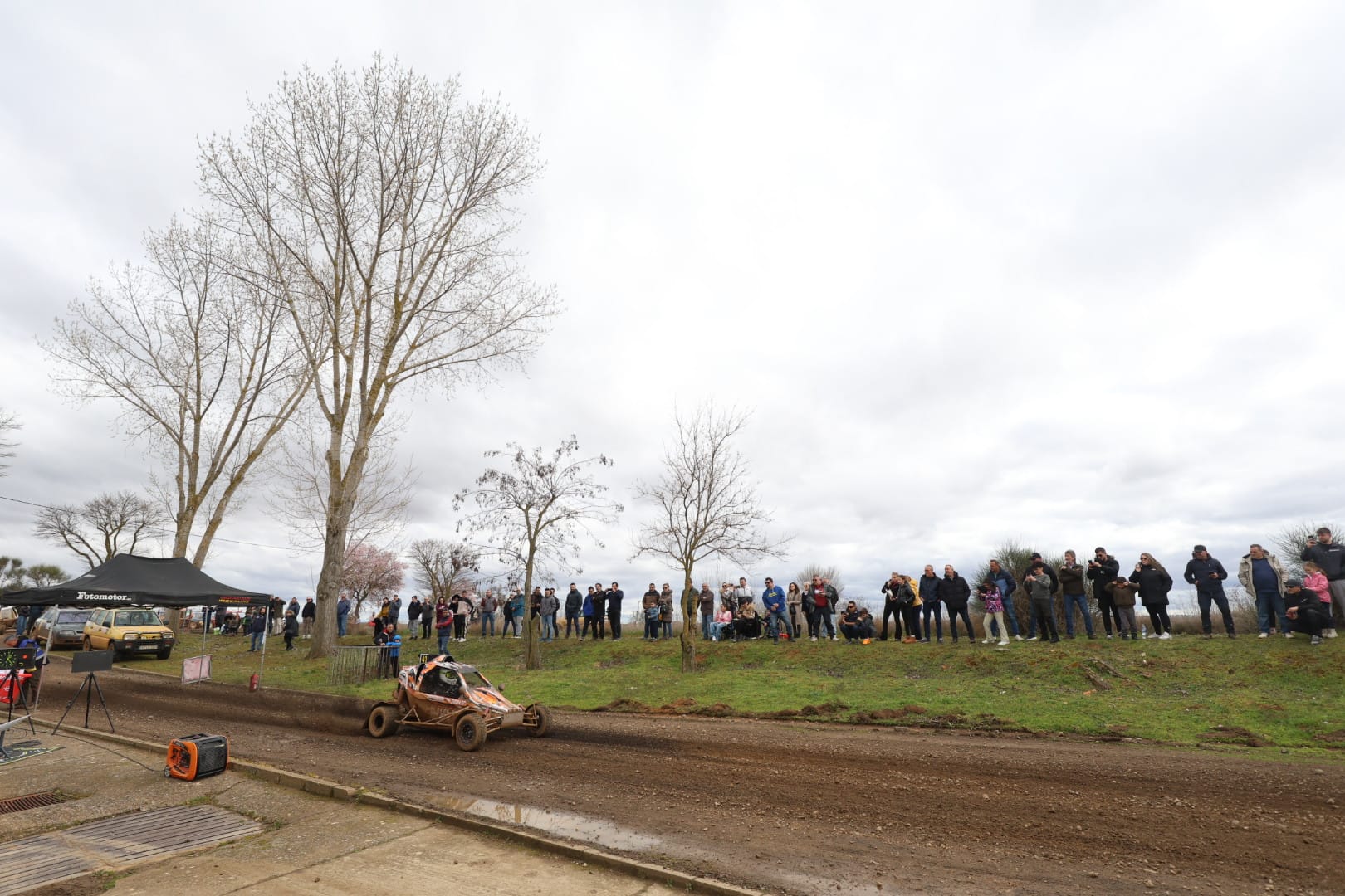 Diferentes momentos de la primera edición del Rallysprint de Villaquejida. FERNANDO OTERO (10)
