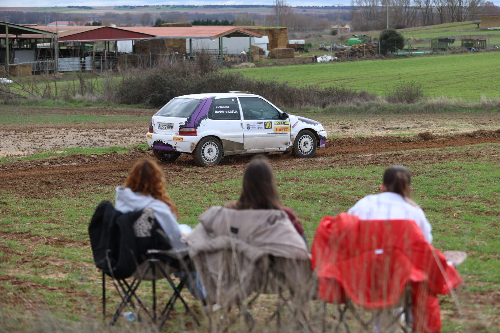 Diferentes momentos de la primera edición del Rallysprint de Villaquejida. FERNANDO OTERO (1)
