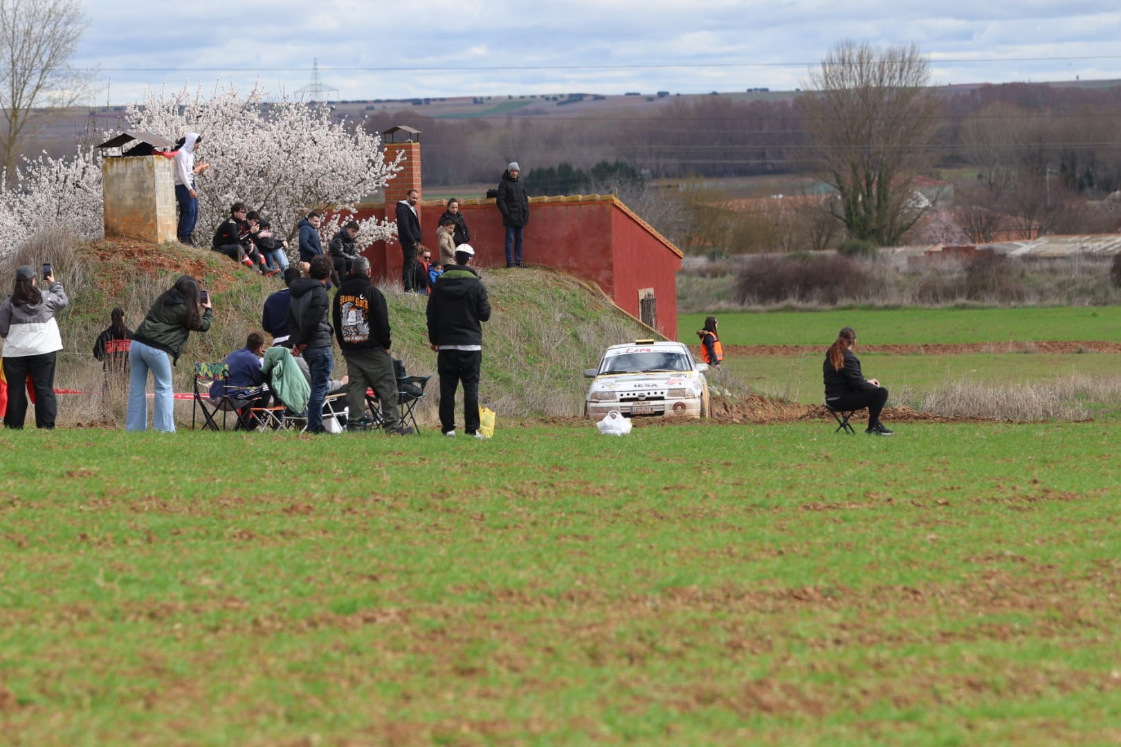 Diferentes momentos de la primera edición del Rallysprint de Villaquejida. FERNANDO OTERO (2)