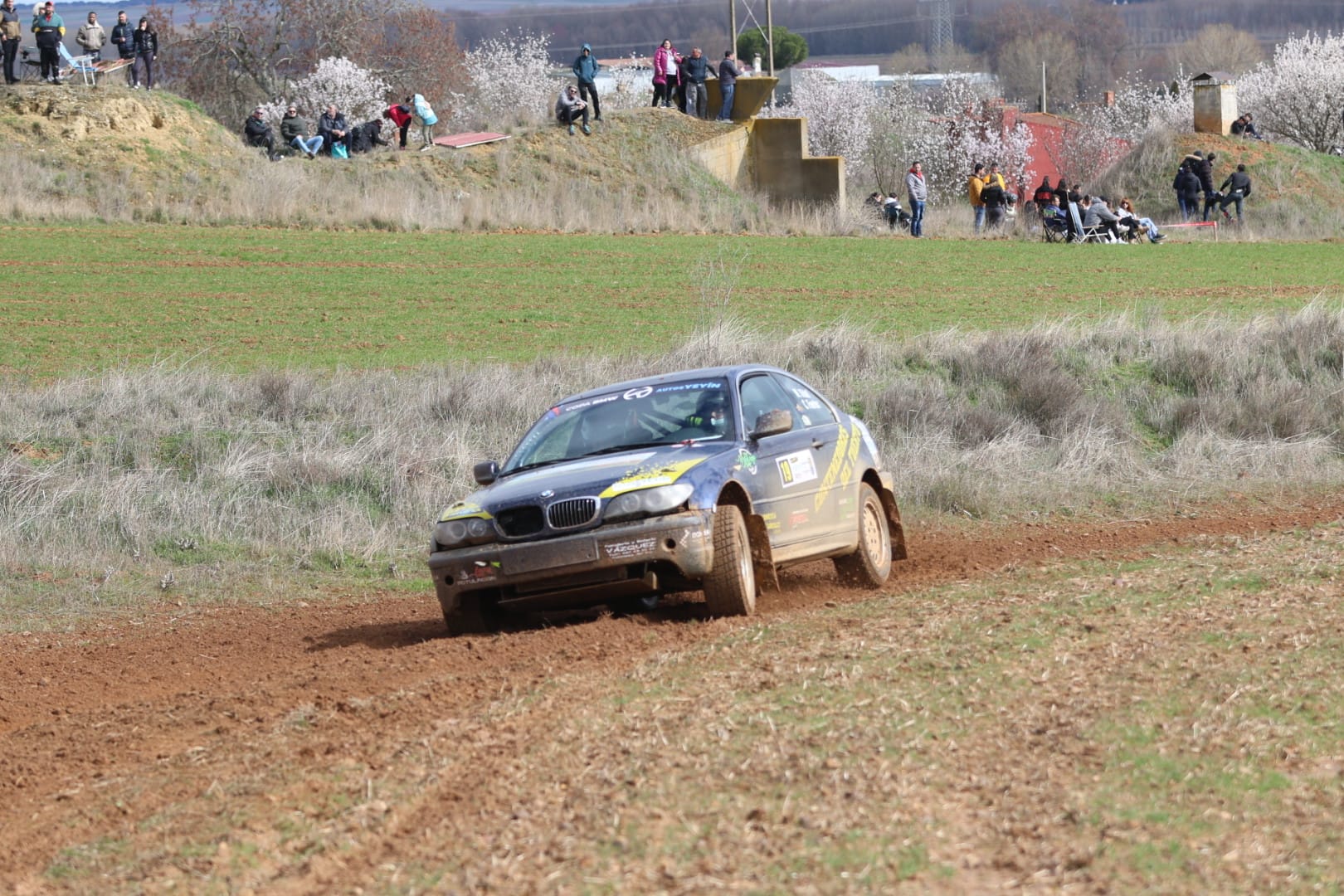 Diferentes momentos de la primera edición del Rallysprint de Villaquejida. FERNANDO OTERO (4)