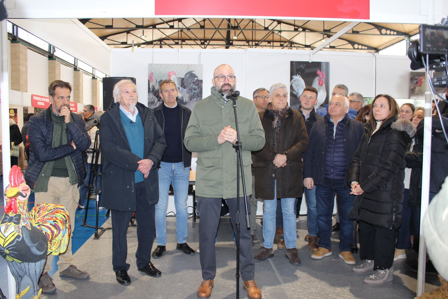 Instante de la inauguración de la muestra. | ALFREDO HURTADO