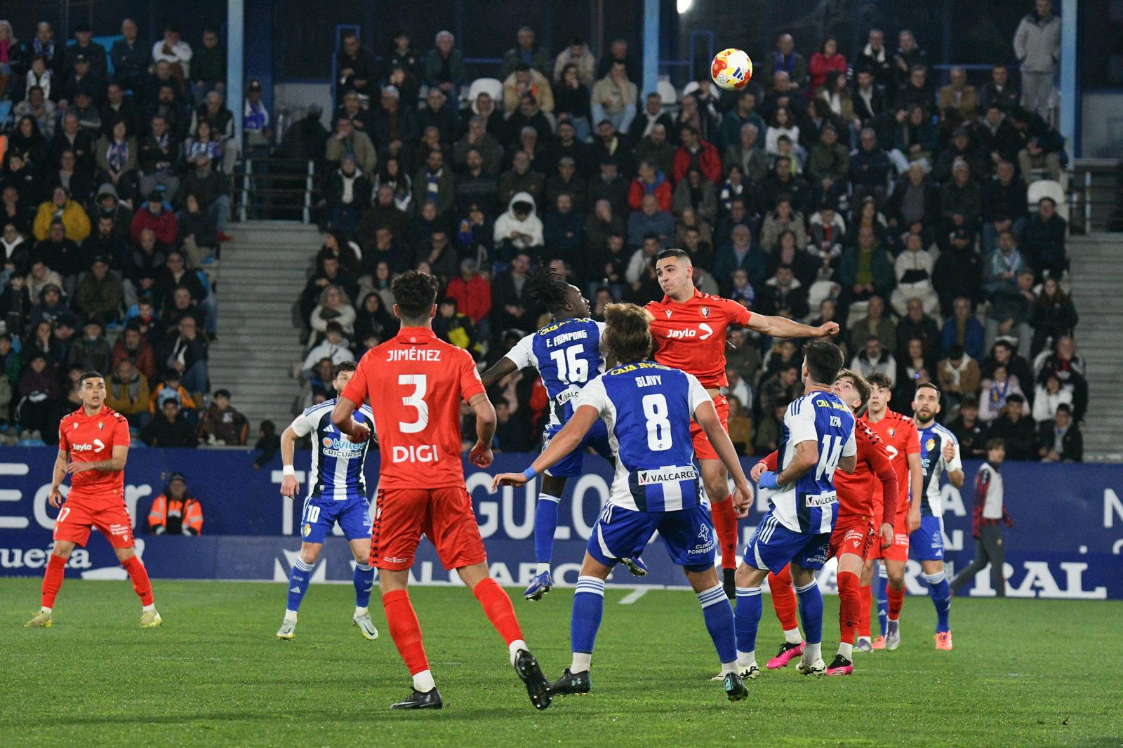 La Ponferradina cortó su gran momento de forma ante un Osasuna B que llegaba como colista. REPORTAJE GRÁFICO ENRIQUE RAMÓN