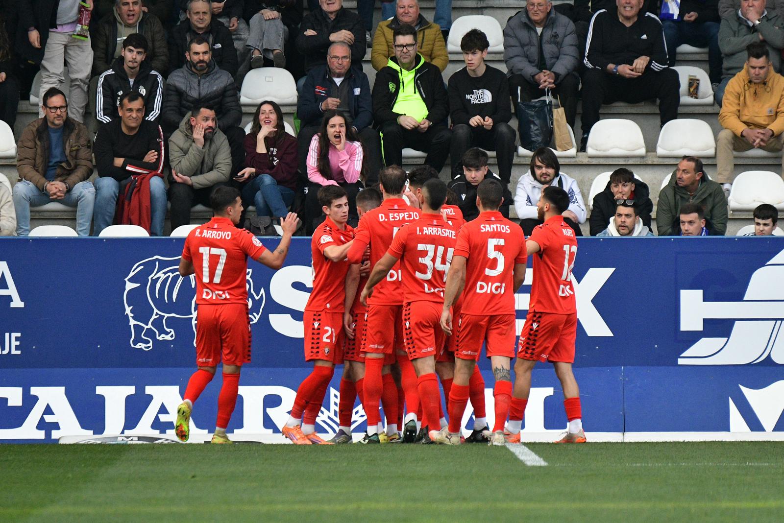 La Ponferradina perdió su cuarto partido ante un equipo filial. ENRIQUE RAMÓN