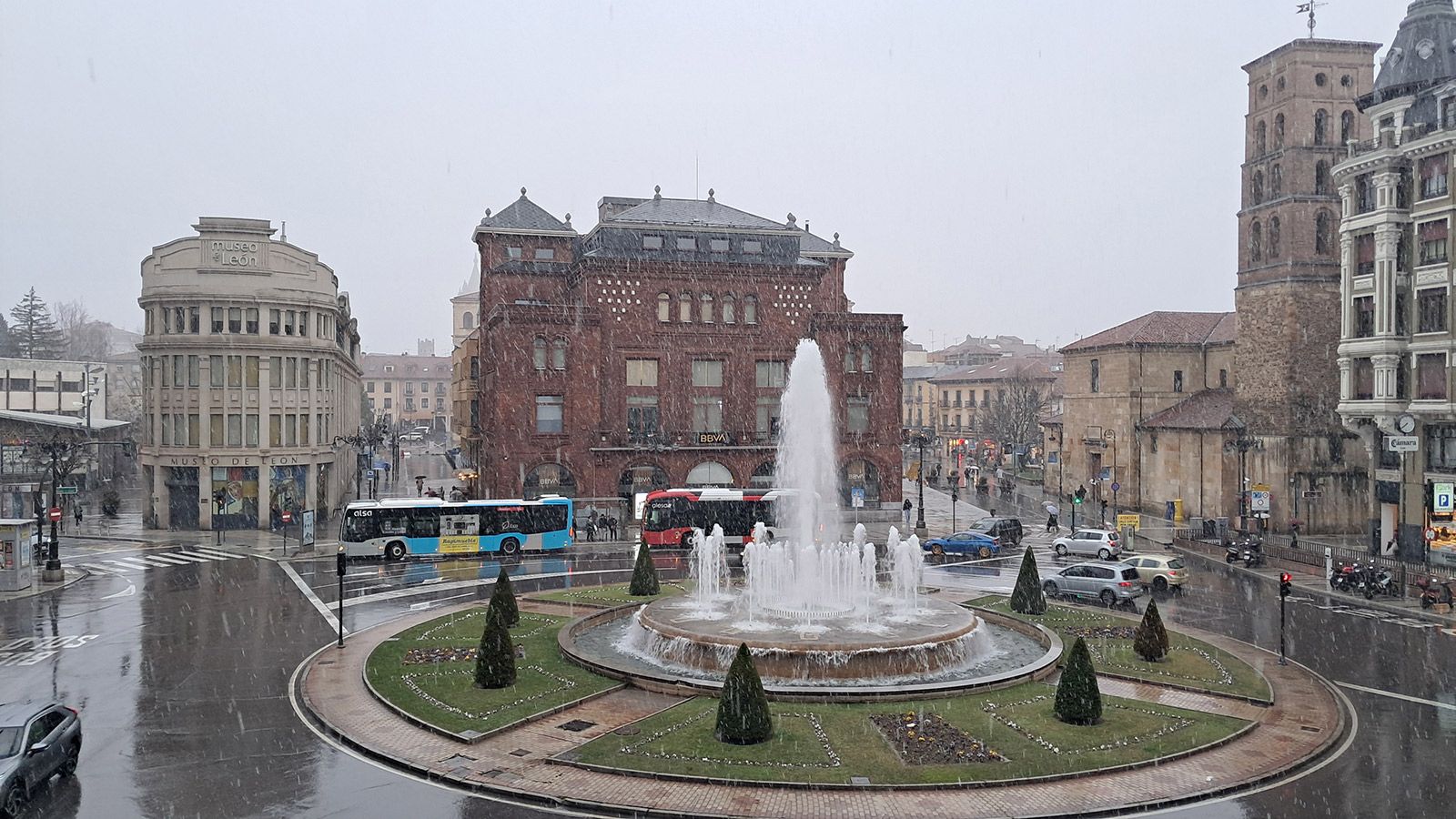 La nieve ha regresado este lunes a León