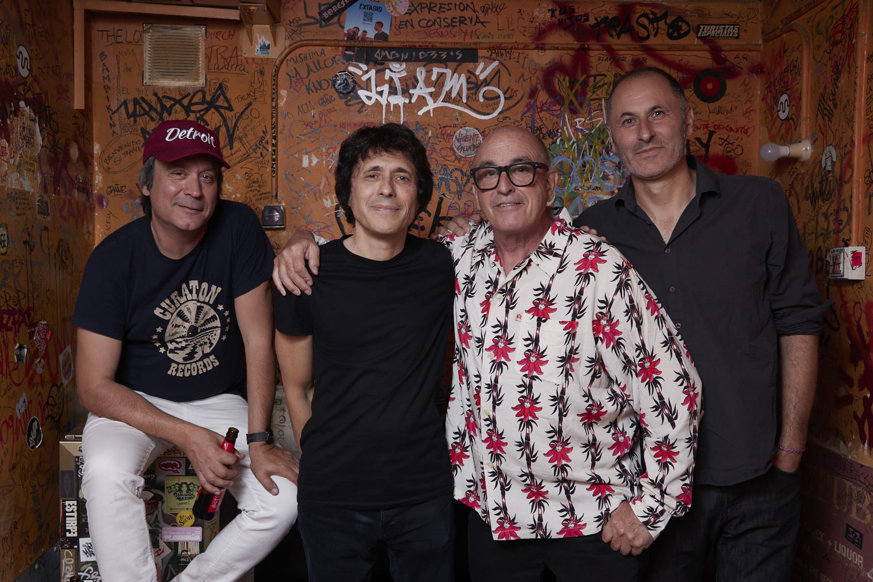 Paul Collins (segundo por la derecha) junto a la banda. | OLIVIA LH