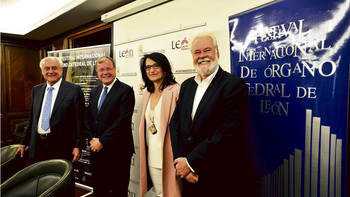 Samuel Rubio, Antonio Silván, Teresa Mata y Antonio Moral en la presentación del 33 Festival de Órgano.| DANIEL MARTÍN