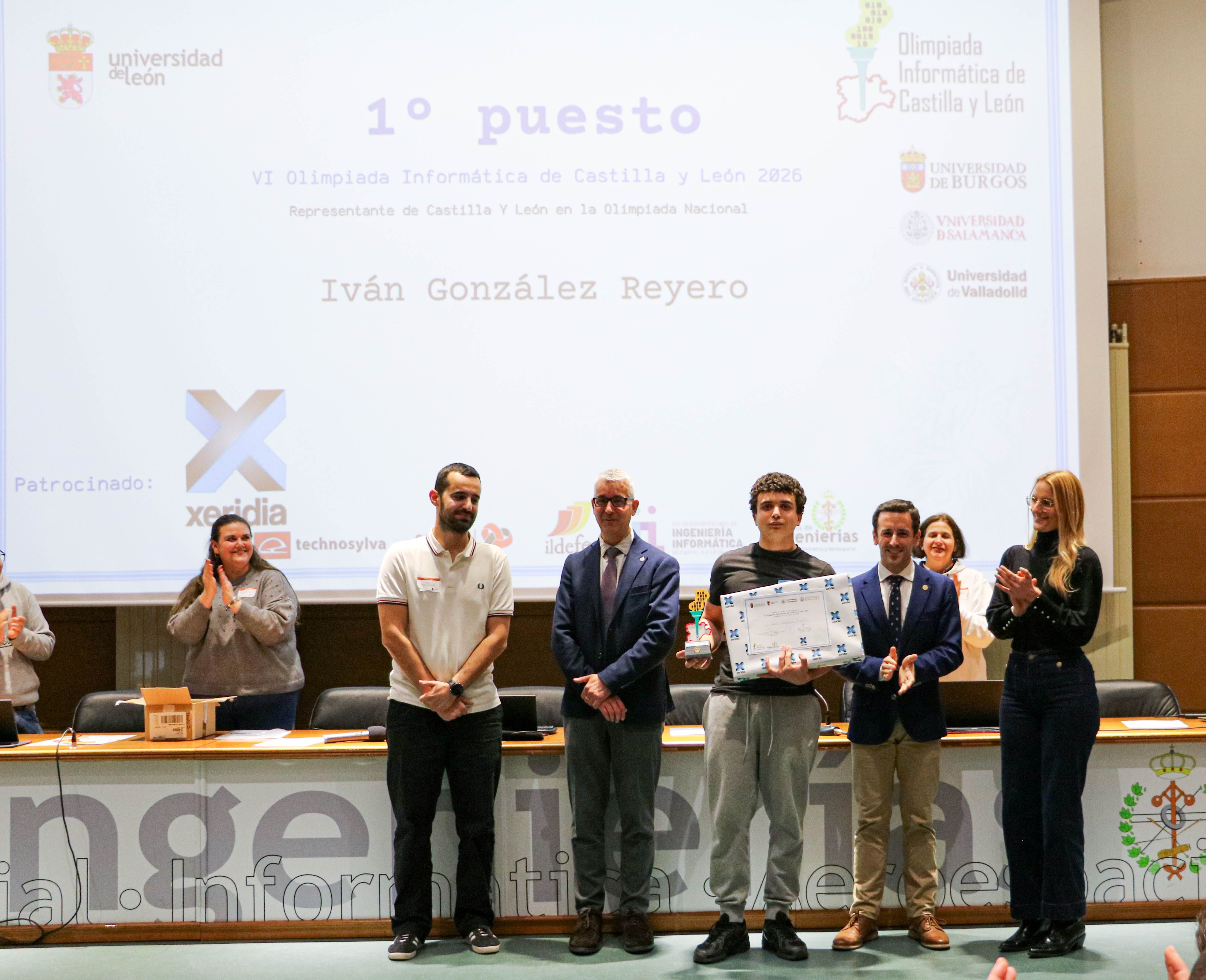 Iván González Reyero recibe el primer premio del concurso