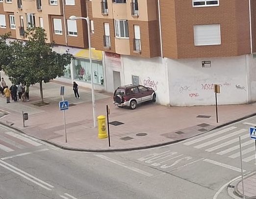 Imagen del suceso en la avenida de Galicia de Ponferrada. | L.N.C.
