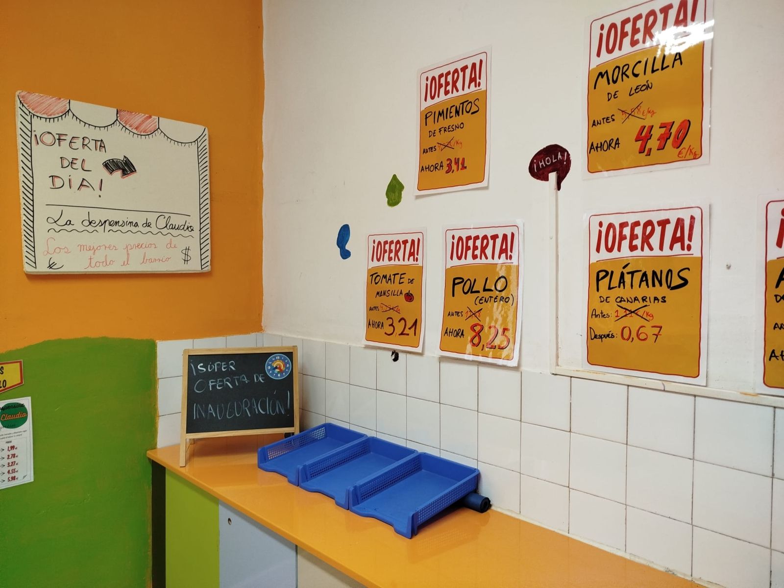 Productos y estanterías de la tienda educativa ‘La Despensina de Claudio’ | L.N.C.