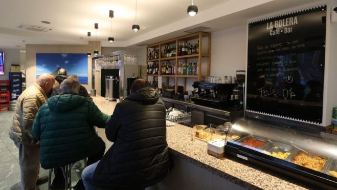 La Bolera, el bar de siempre donde el barrio de San Mamés se vuelve a encontrar | FERNANDO OTERO