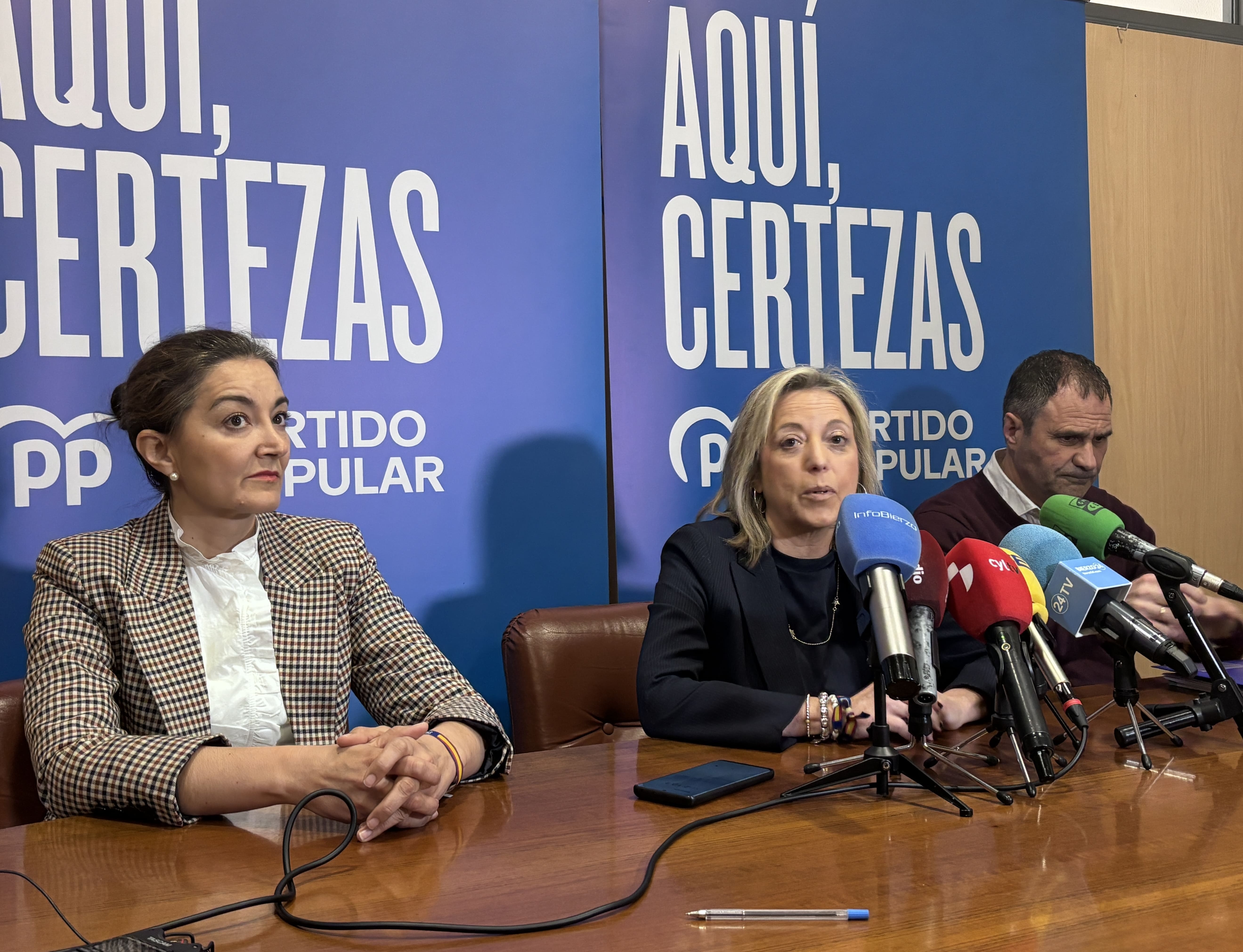 Rueda de prensa de los candidatos del PP a las Cortes por la provincia de León. | JAVIER FERNÁNDEZ