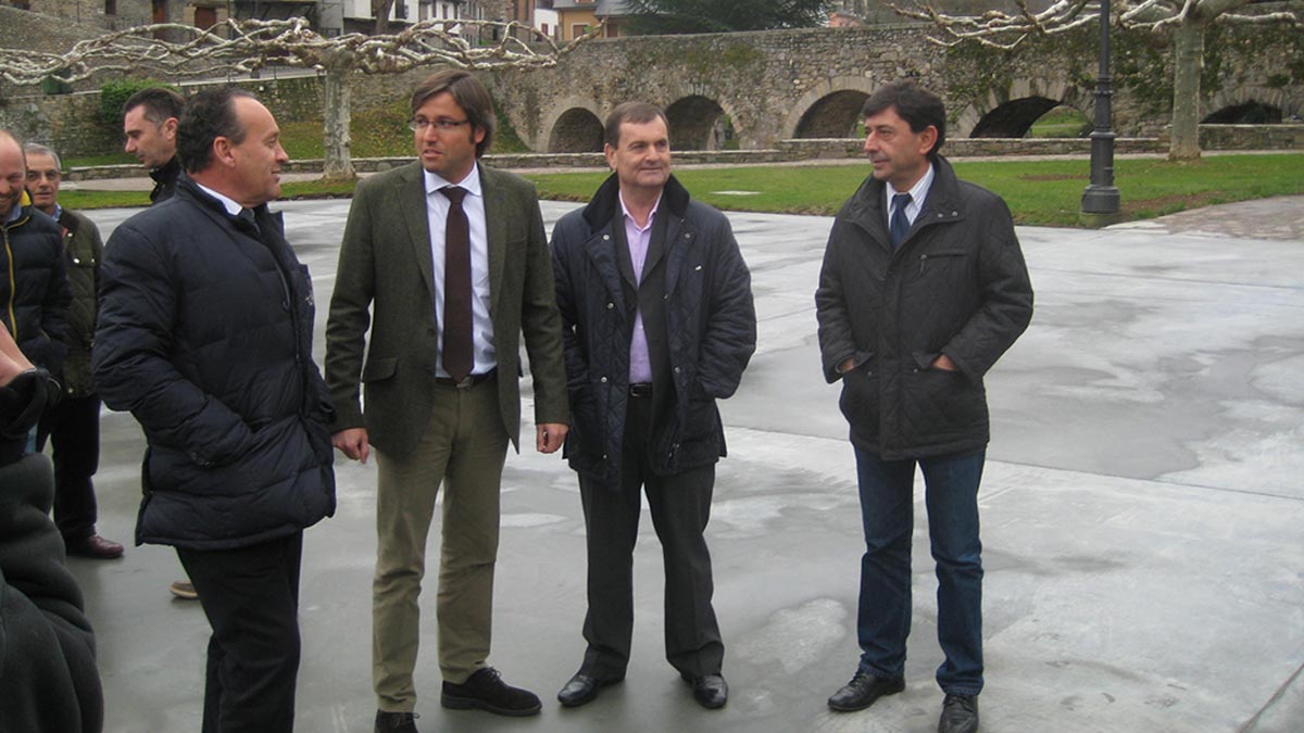 Visita institucional en Molinaseca.