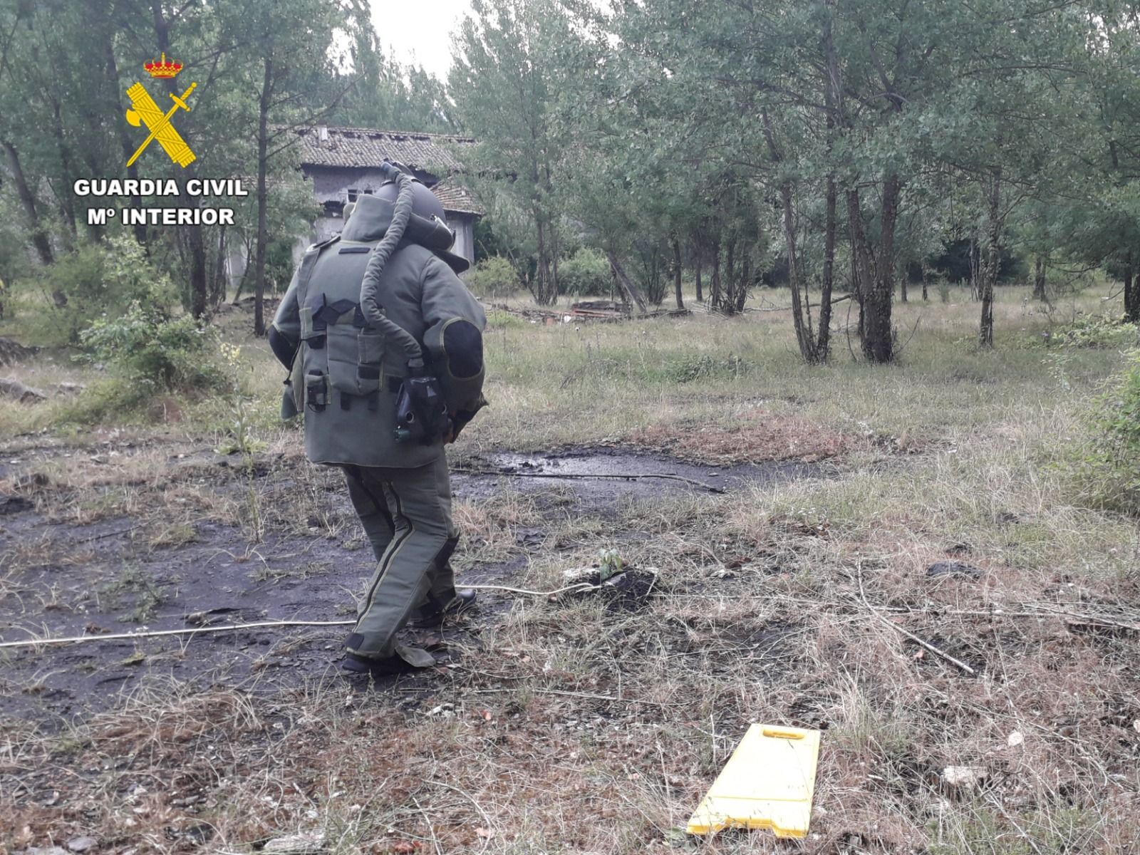 Destrucción, por parte de la Guardia Civil, de dos artefactos explosivos en Riello. | L.N.C.