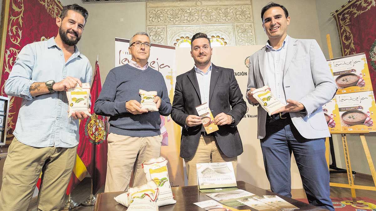 Presentación de la V Feria de la Lenteja de Tierra de Campos con el chef Javier García Peña (izquierda).| ICAL