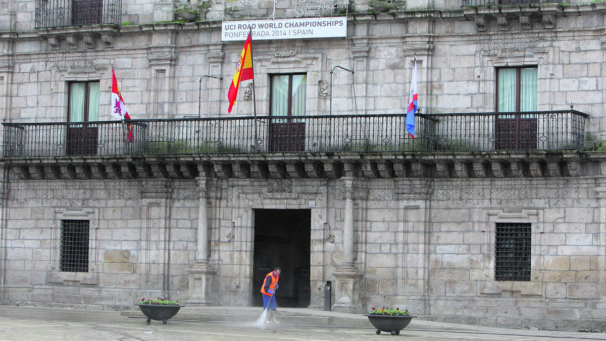 Las dudas sobre candidatos y candidaturas para las próximas elecciones al Ayuntamiento de Ponferrada aún continúan. | César Sánchez (Ical)