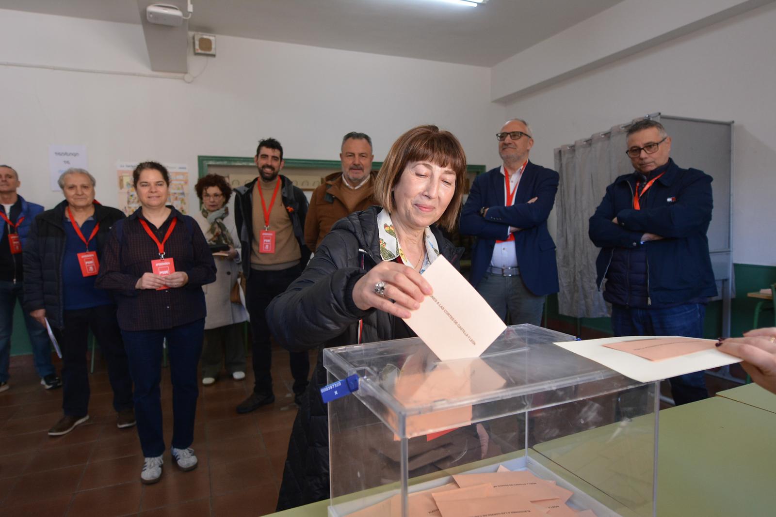 Mabel Fernández, la número tres del PSOE y primera berciana en las listas.