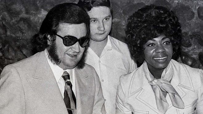 Las puertas de la Bodega Regia están abiertas para todos estrellas de la música de los 70 como D onna Hightower Las puertas de la Bodega Regia están abiertas para todos estrellas de la música de los 70 como D onna Hightower