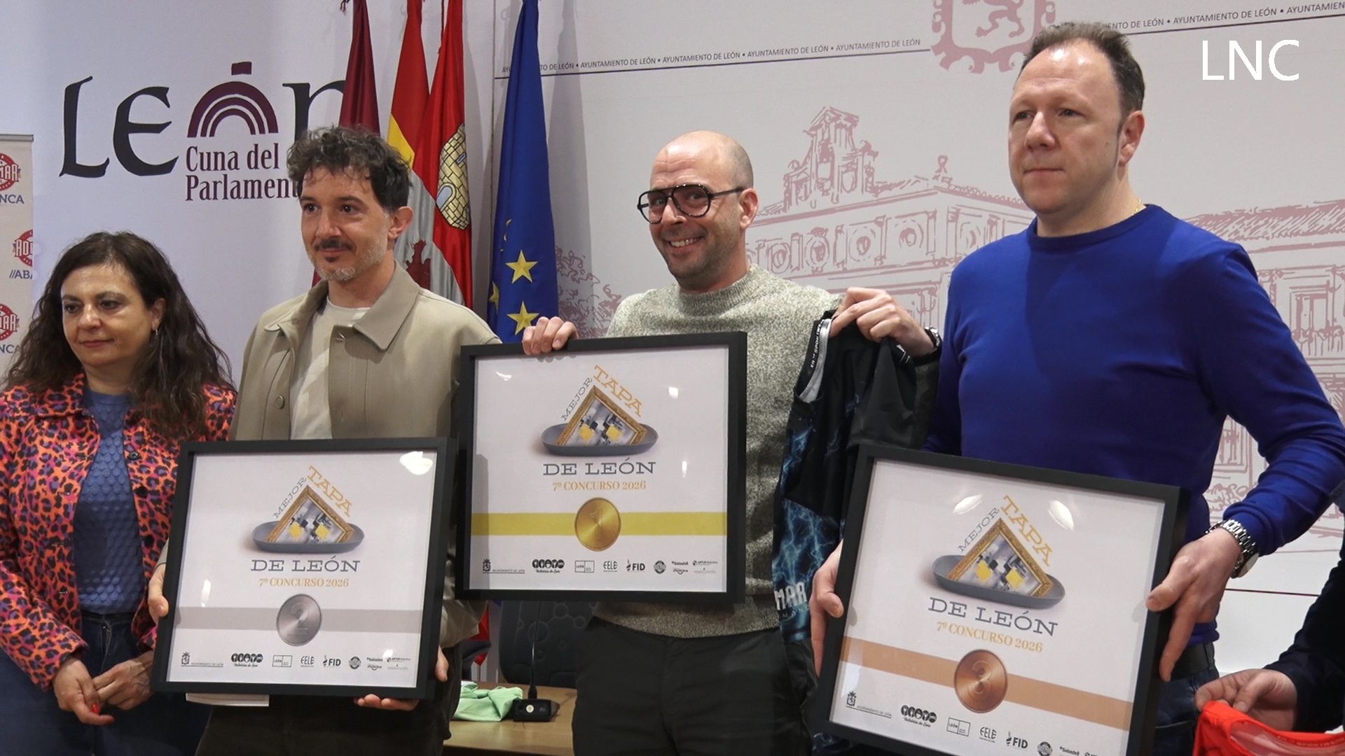 Imagen de los tres ganadoras de la edición del año 2026 del concurso 'La mejor tapa de León'. | L.PASTORIZA 