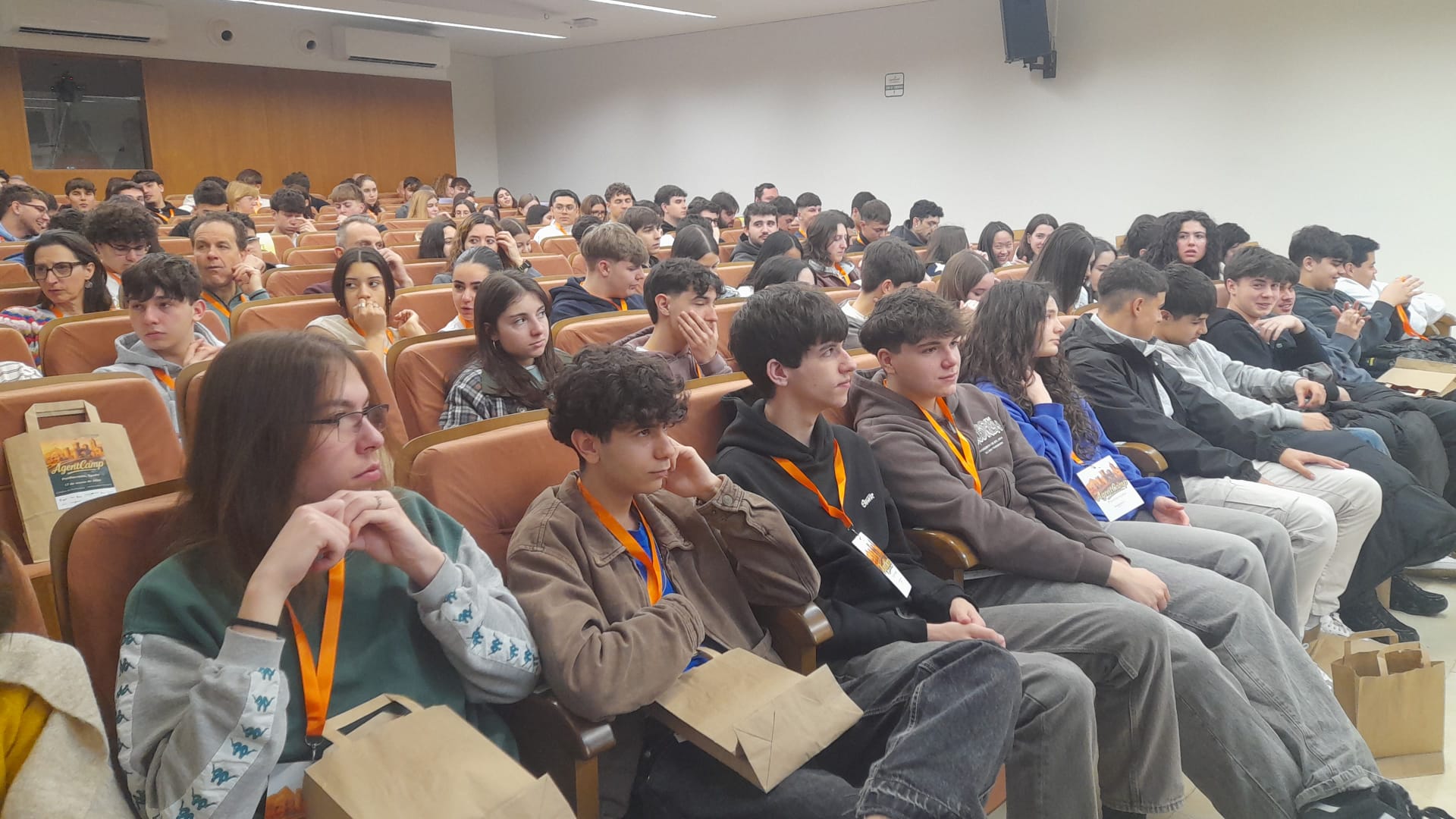 Alumnos participantes en la iniciativa tecnológica. | MAR IGLESIAS