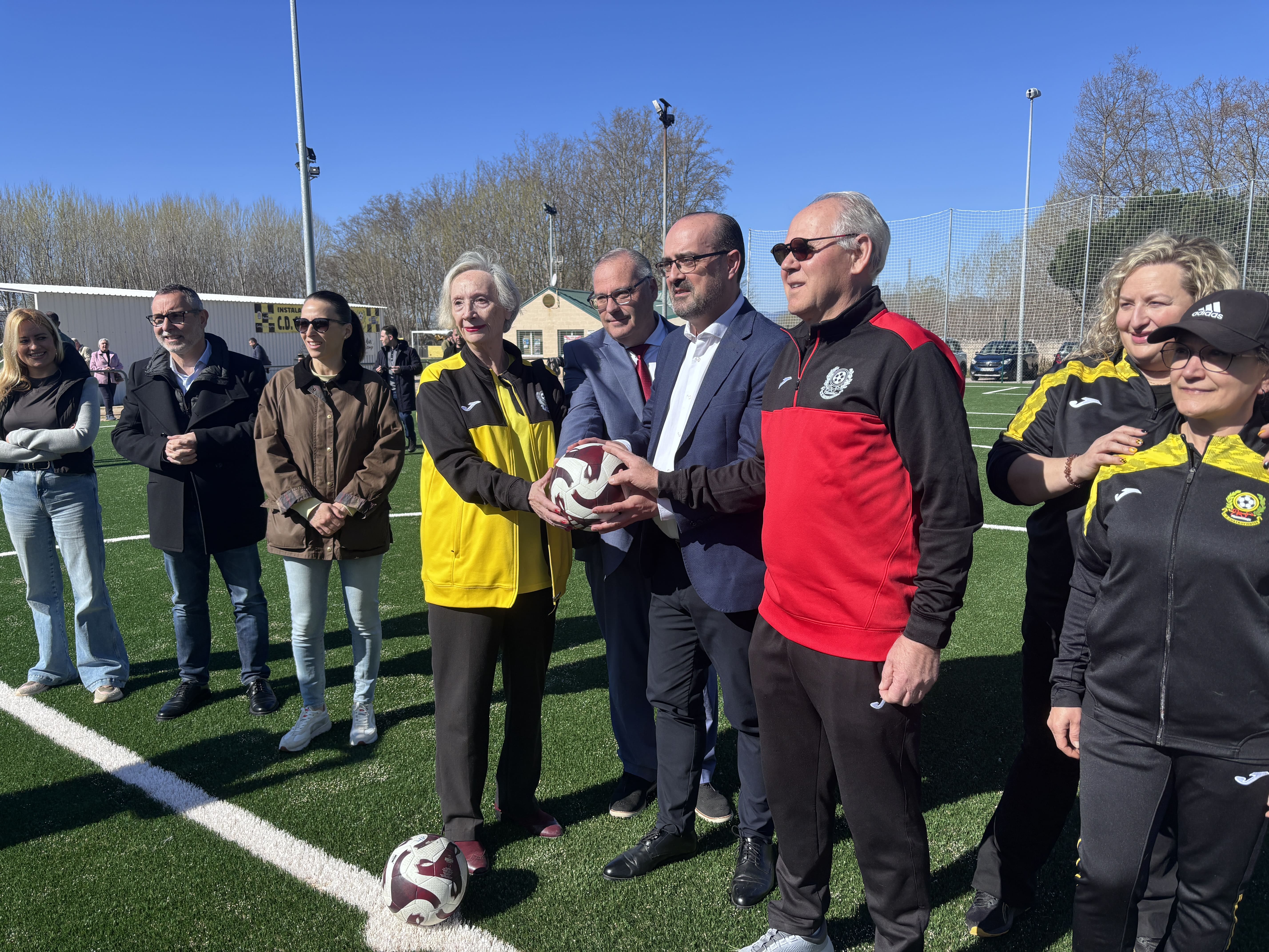 Inauguración del campo de fútbol 7 de Cuatrovientos. | JAVIER FERNÁNDEZ