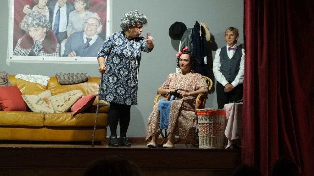 Una escena de 'Qué bollo es vivir' de la compañía leonesa Tilín Telón.