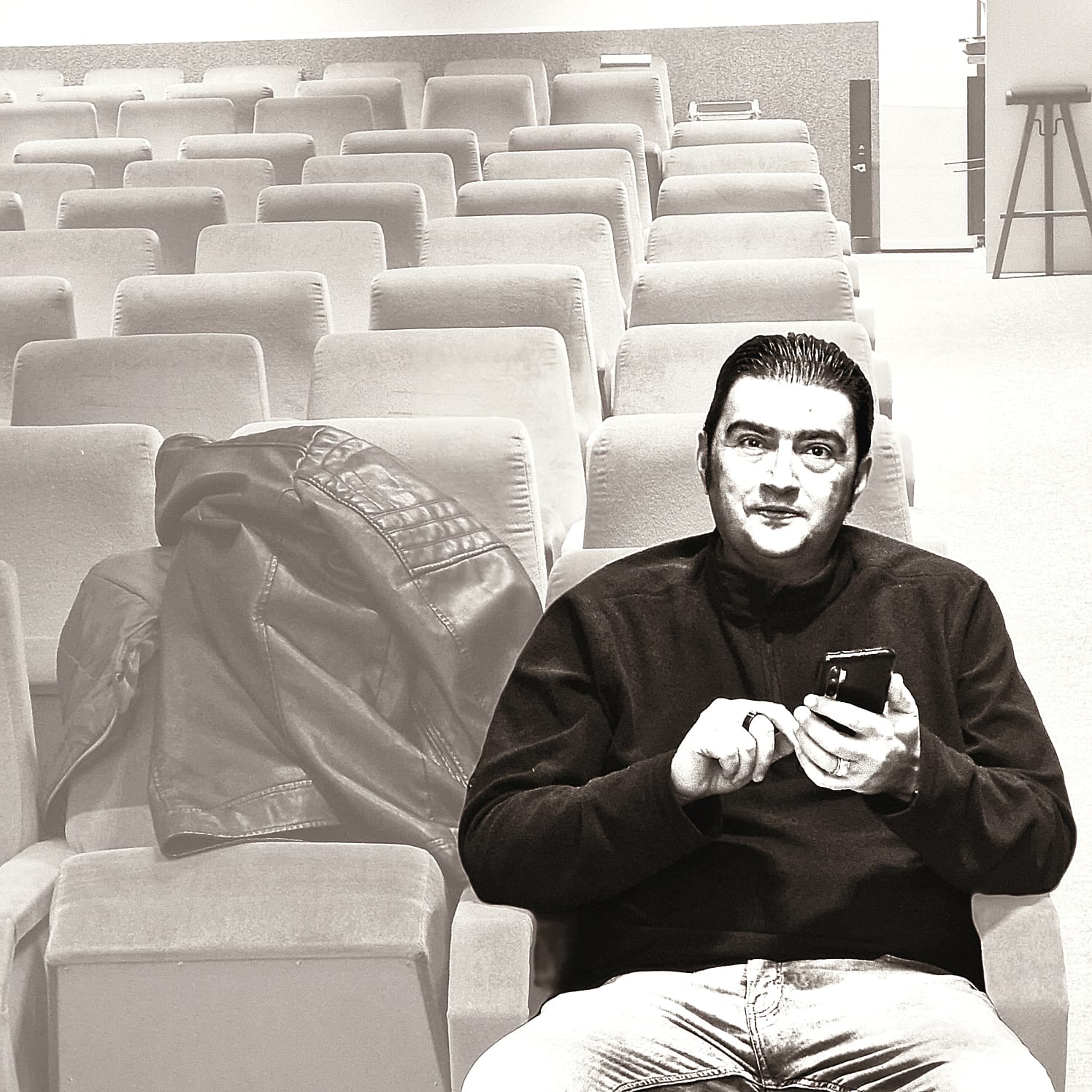 El poeta de Cármenes Antonio Manilla presenta en el ILC su último libro, 'Casa nostra'. | AVELINO FIERRO