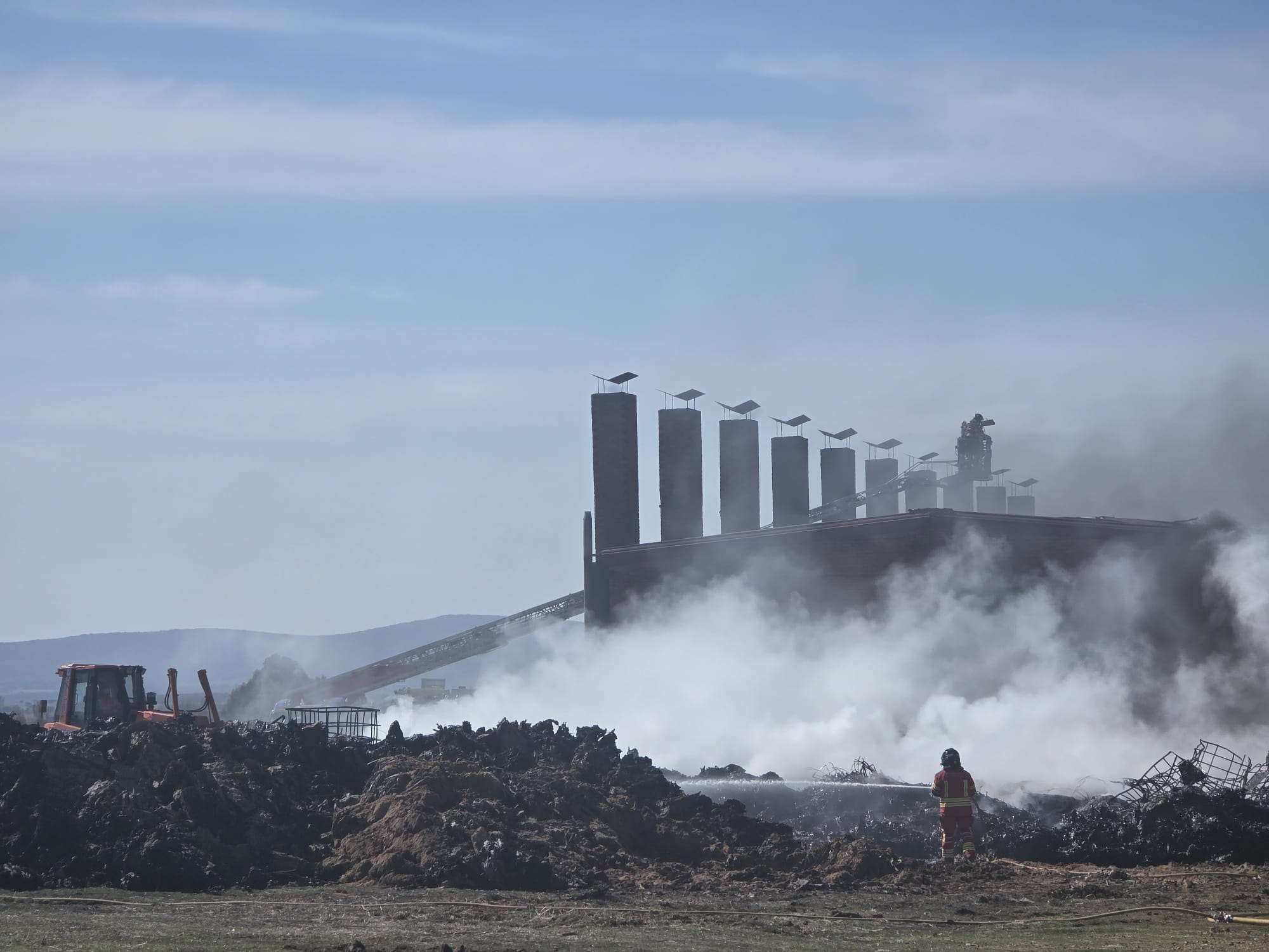 Estado que presenta este jueves por la mañana el incendio. | L.N.C.