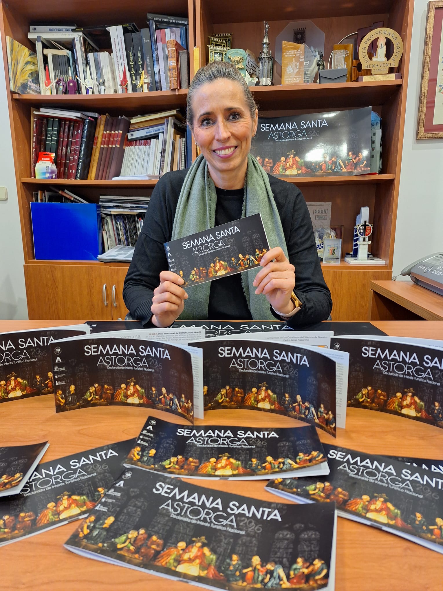La presidenta de la Junta Profomento de la Semana Santa de Astorga, Raquel Rodríguez, durante la presentación. | L.N.C.