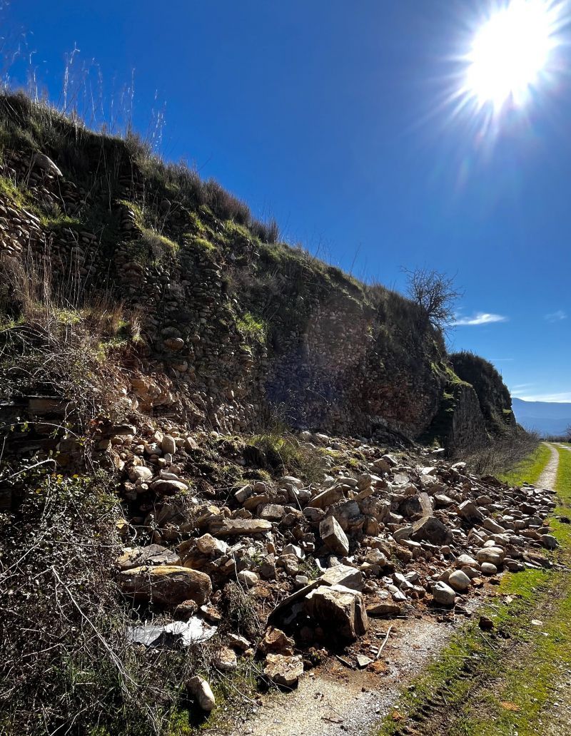 Estado de la muralla del Castro Ventosa tras el desprendimiento. | LUDUS BERGIDUM FLAVIUM