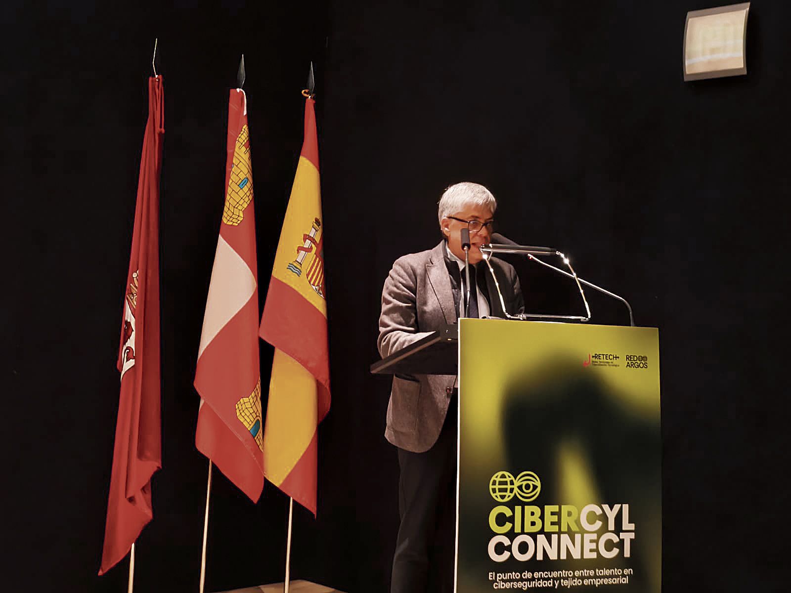 El delegado de la Junta en León, Eduardo Diego, interviene en la jornada | L.N.C.