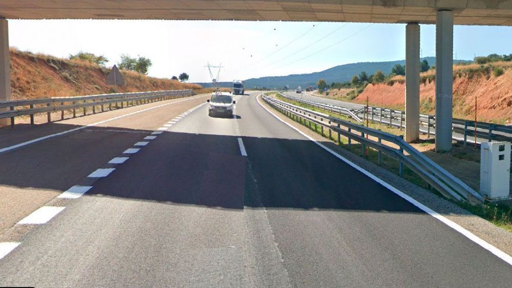 La A-6, en el puerto del Manzanal. La A-6, en el puerto del Manzanal.