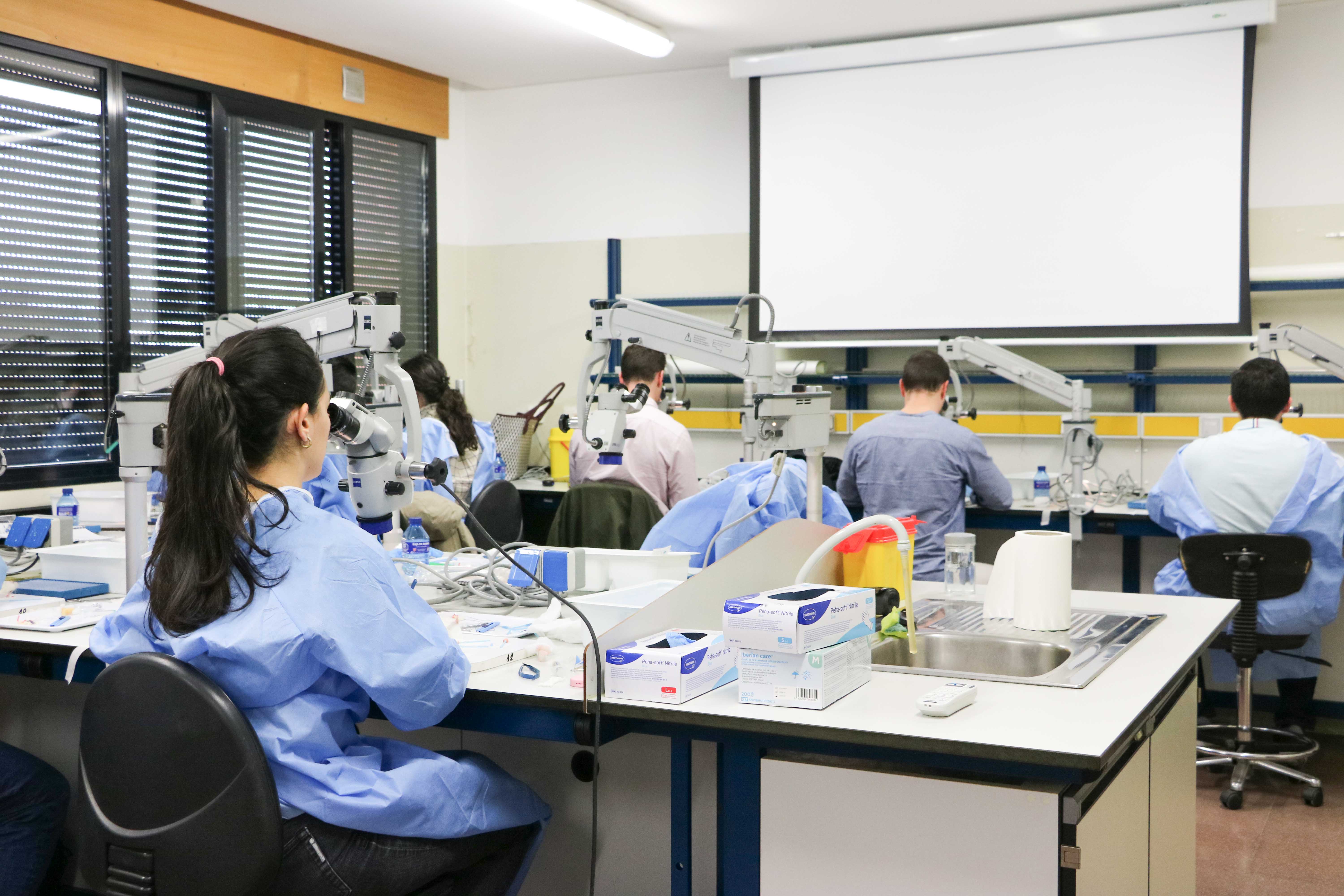 Nueva edición del Curso Teórico Práctico de Microcirugía organizado por la Asociación Española de Microcirugía en la ULE. | L.N.C. Nueva edición del Curso Teórico Práctico de Microcirugía organizado por la Asociación Española de Microcirugía en la ULE. | L.N.C.