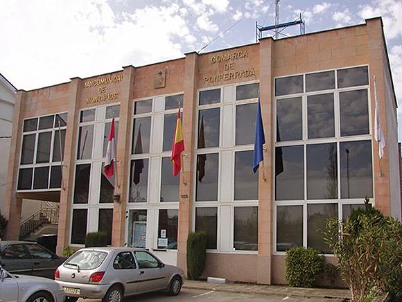 Edificio de la Mancomunidad de Municipios del Agua del Bierzo, en Camponaya.