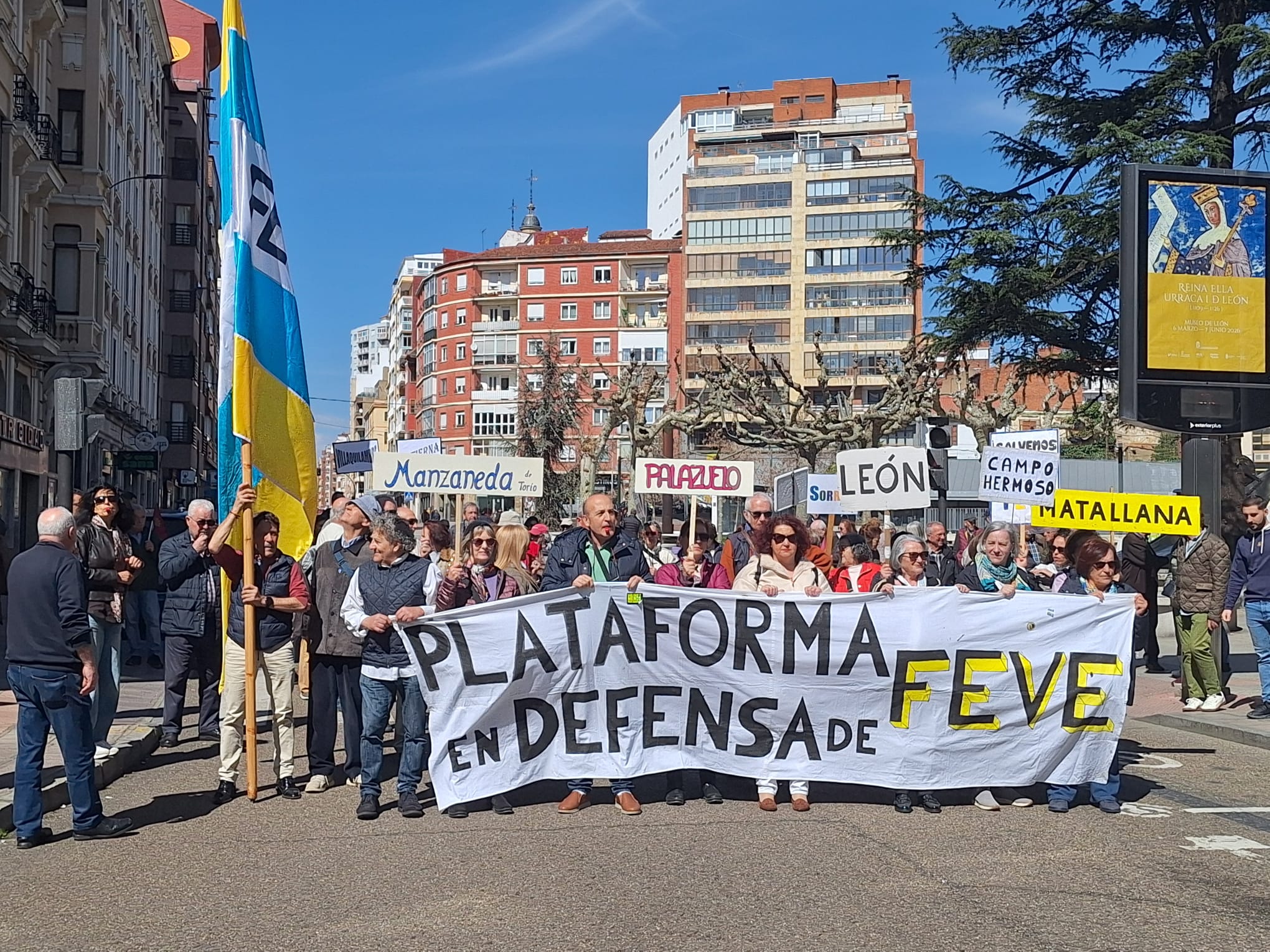 Un instante del corte de tráfico convocado este sábado ante la estación de Matallana. | L.N.C. Un instante del corte de tráfico convocado este sábado ante la estación de Matallana. | L.N.C.