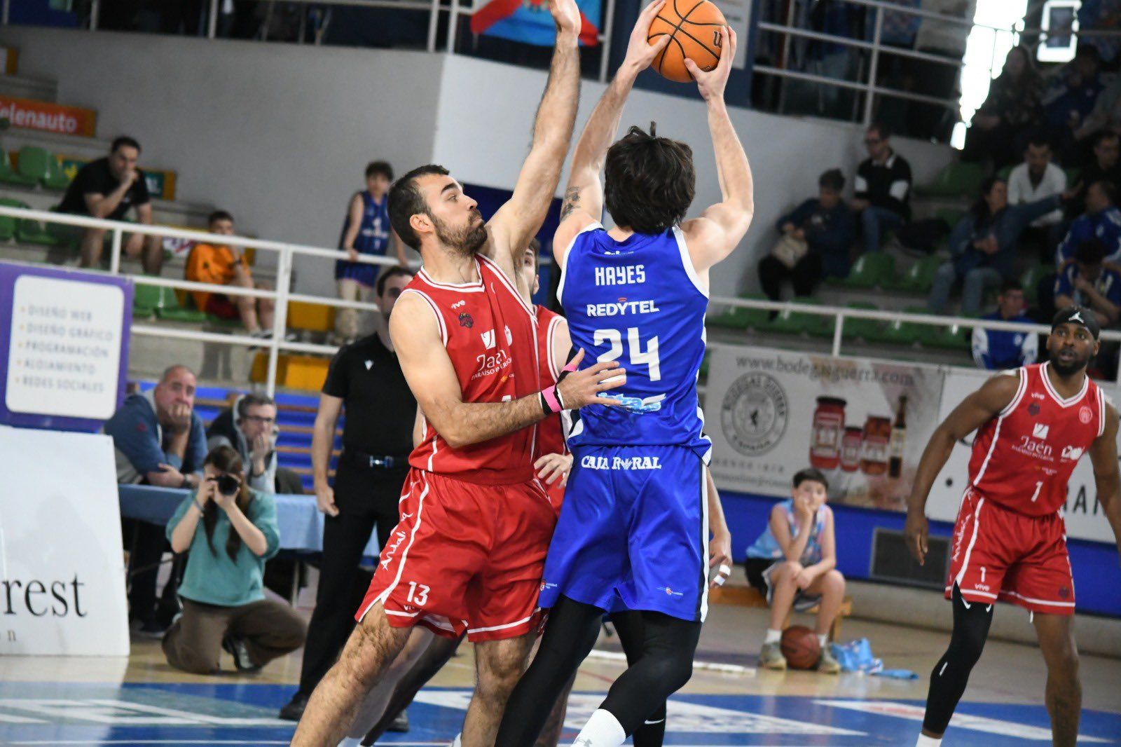 El Clínica Ponferrada alarga su mal momento ante Jaén en un partido en el que tuvo que remat a contracorriente desde el inicio. CPSDP El Clínica Ponferrada alarga su mal momento ante Jaén en un partido en el que tuvo que remat a contracorriente desde el inicio. CPSDP