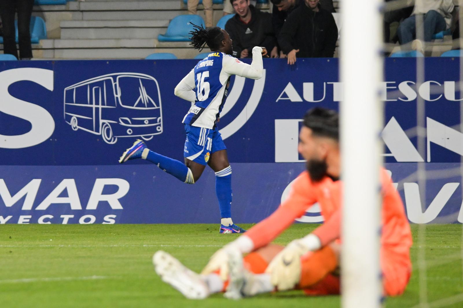 La Ponferradina se llevó la victoria ante Unionistas. QUINITO (44)