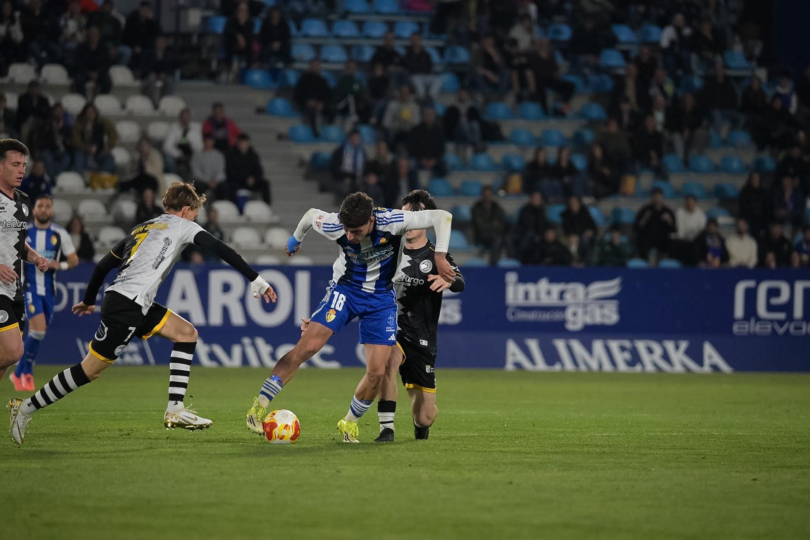 La Ponferradina se llevó la victoria ante Unionistas. QUINITO (3)