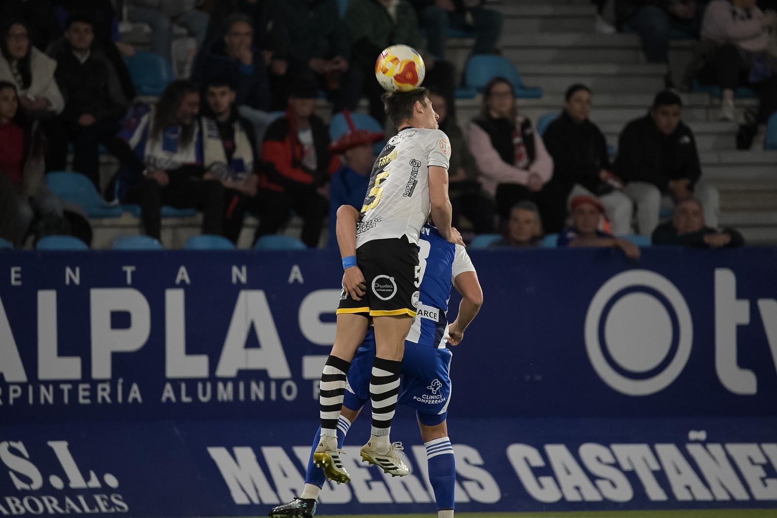 La Ponferradina se llevó la victoria ante Unionistas. QUINITO (14)